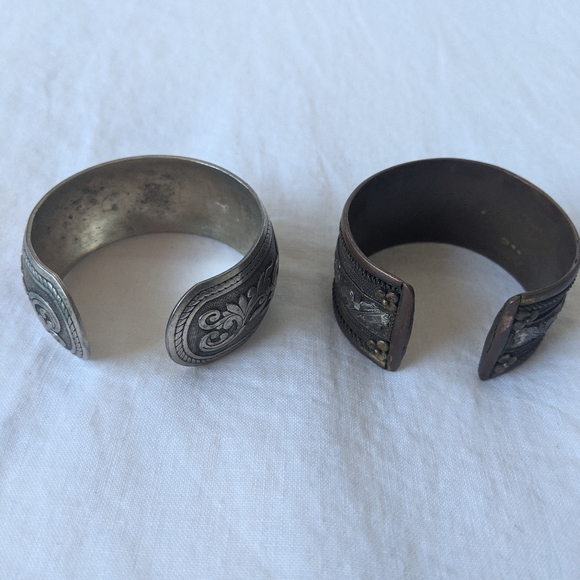 Pair of Tibetan prayer cuffs - Picture 4 of 5